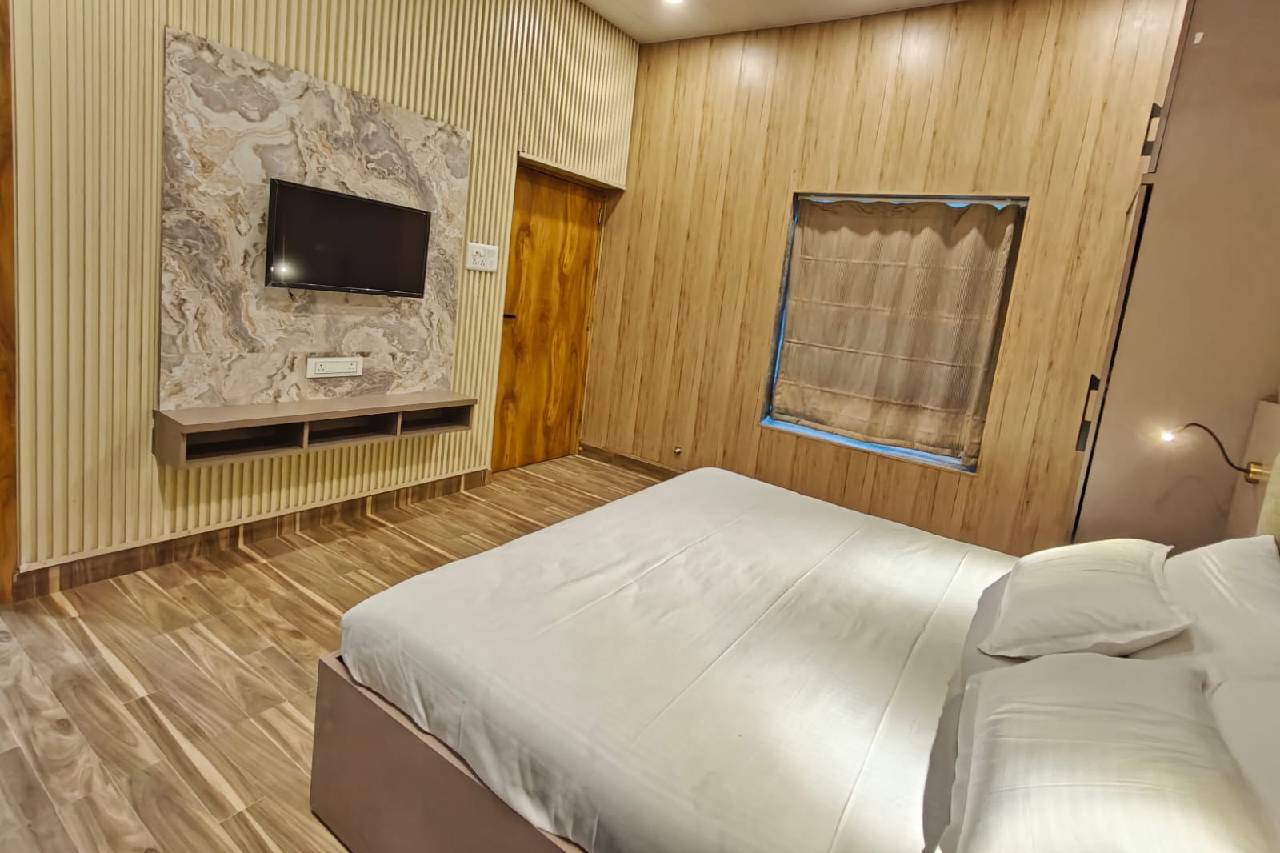 Maharaja Lakeview Suite